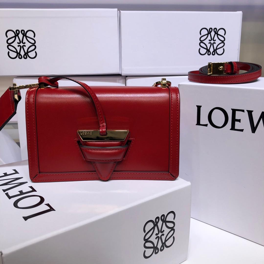 LOEWE新款包包明星同款 罗家Barcelona三角包 LOEWE中国官网 - 七七奢侈品