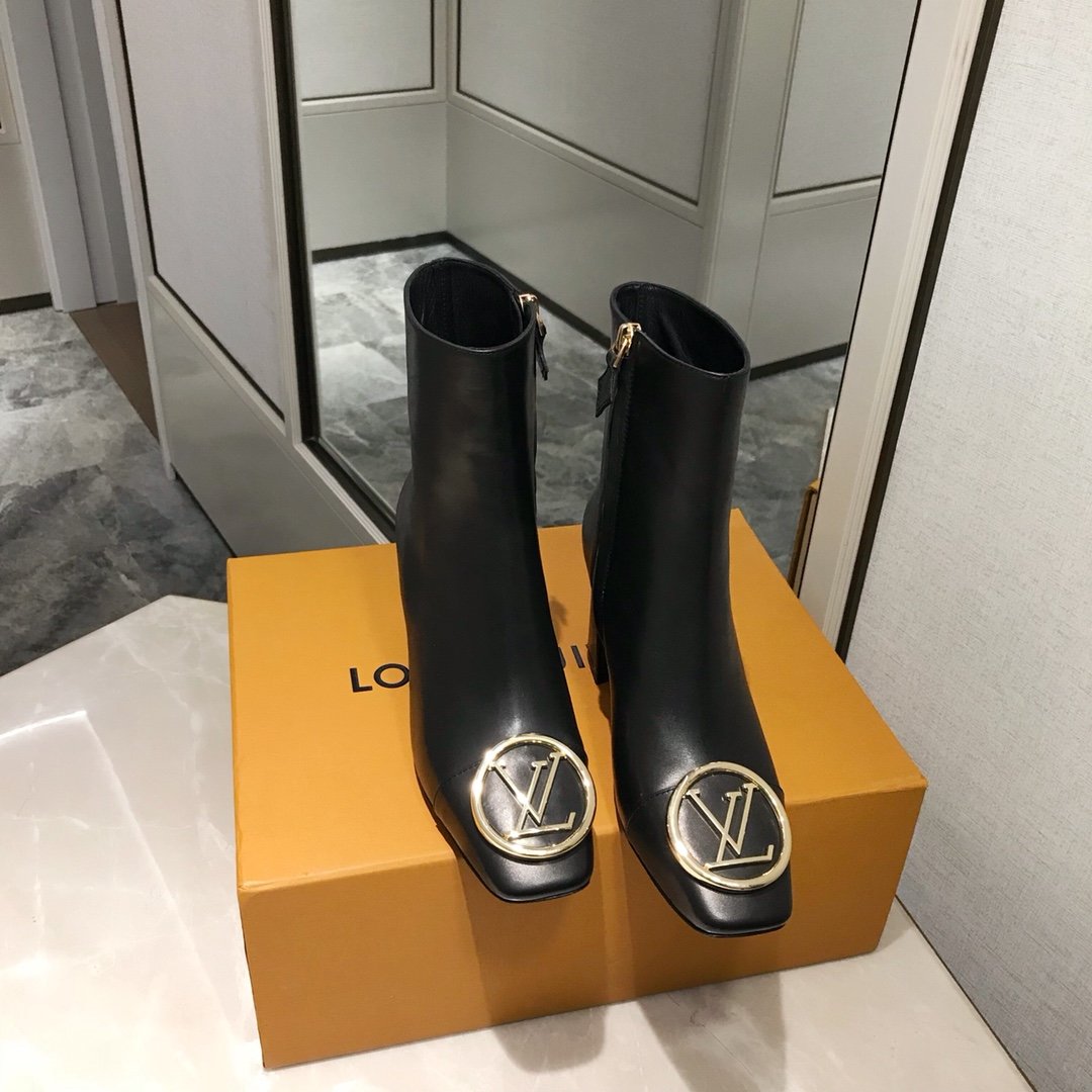 lv女鞋官网新款图片 madeleine系列方头粗跟短靴 lv新款短靴图片