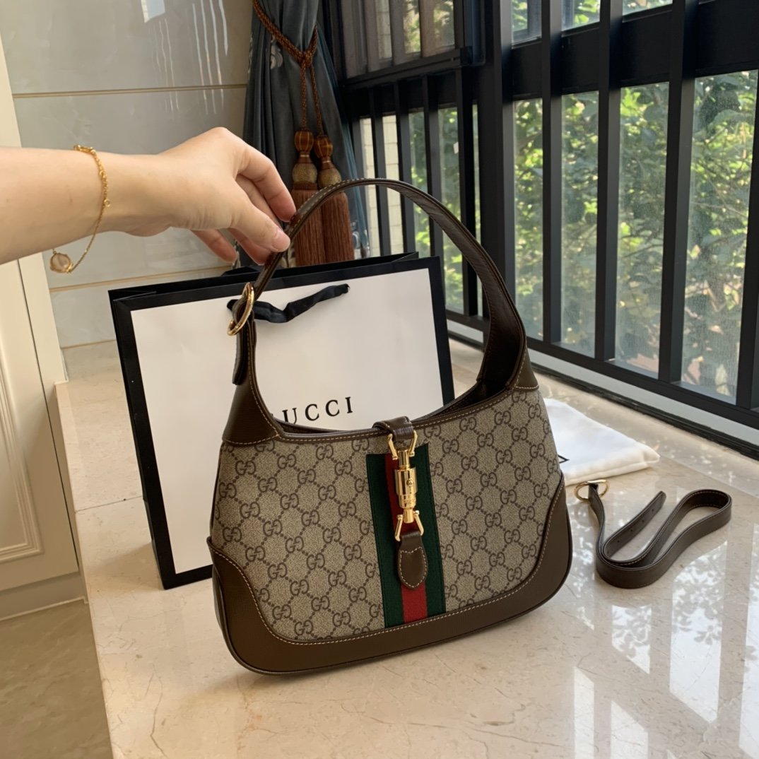 品牌:古驰gucci;款式:走秀款vintage腋下包;预测将是1955系列之后又会